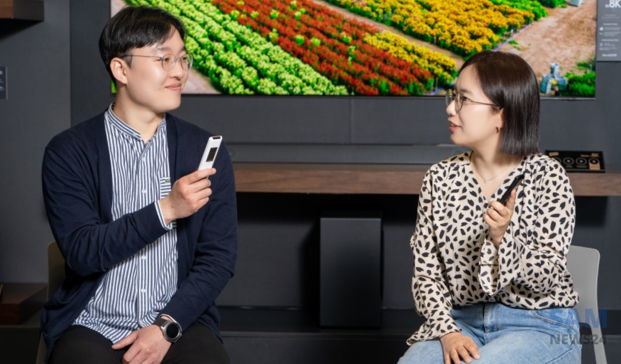 Samsung rechargeable remote with a solar panel